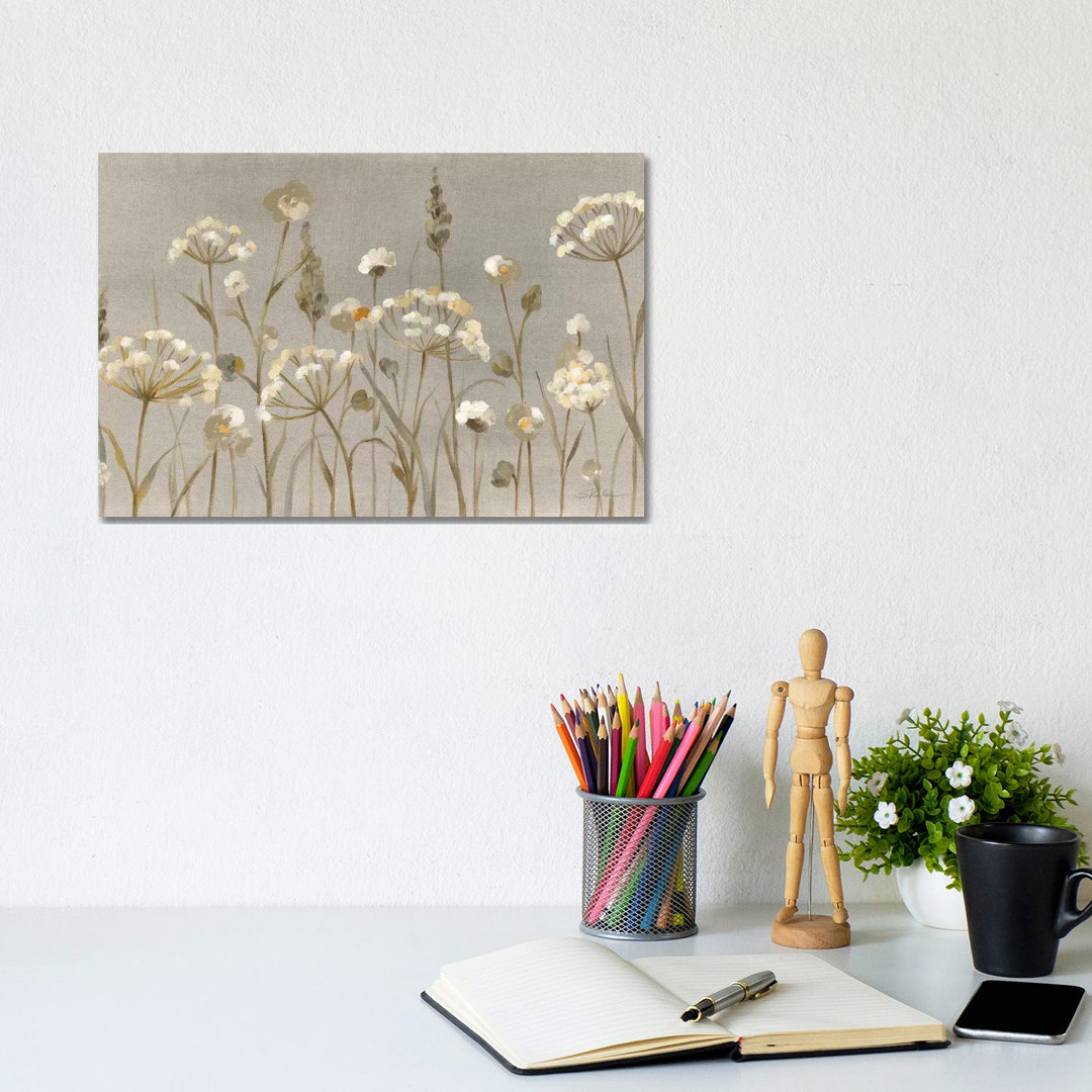 Delicate Garden Neutral von Silvia Vassileva - Galerie-verpackte Leinwand Giclée