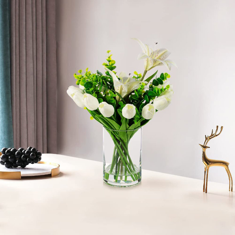 Arrangement floral mélangé dans un vase