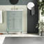 De salle de bain moderne avec lavabo et rangement en céramique