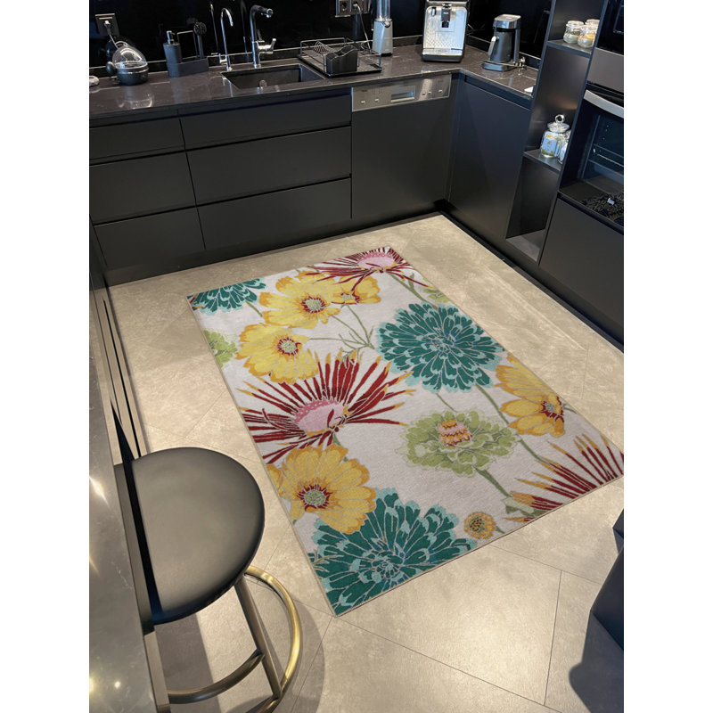 Vittorina Floral Indoor / Outdoor Rug, Rectangle 5' x 6'7"