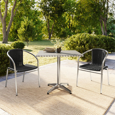 Table carrée en aluminium 3 pièces 27,5 po avec 2 chaises en rotin Skovde