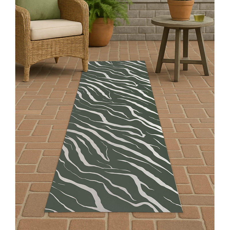 Lush Cracks Non-Slip Outdoor Rug, Runner 2'6" x 8'