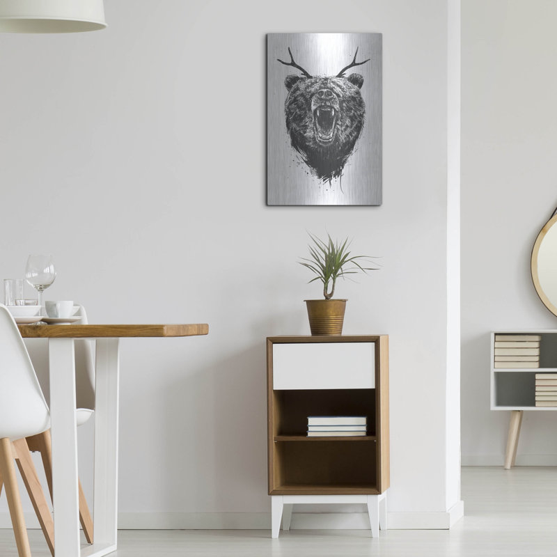 «Angry Bear With Antler» par Balazs Solti, H 24 po x l 16 po