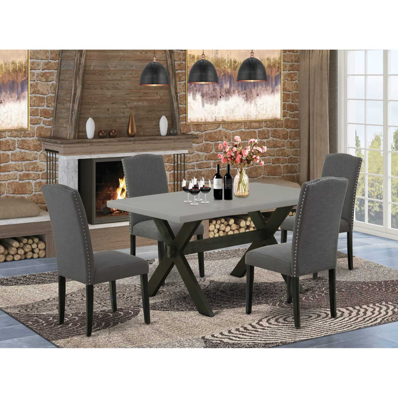 L'ensemble de mobilier de salle à manger 5 pièces comprend une table de salle à manger rectangulaire avec des pieds en X et 4 chaises rembourrées en tissu de lin Gotham foncé, noir brossé