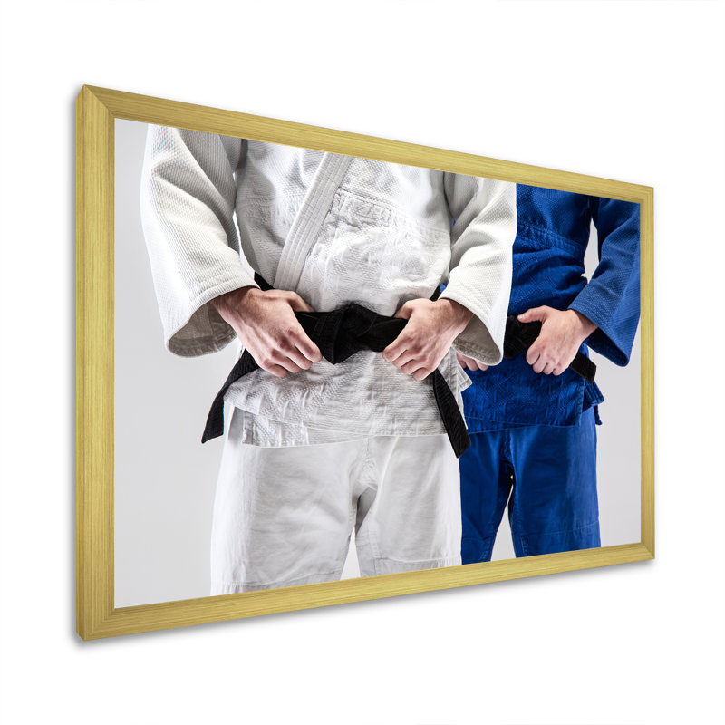 Fighting Judokas Fight Pose Black Belts - reproduction sur toile, Cadre doré simple, H 34 po x l 44 po x P 1,5 po