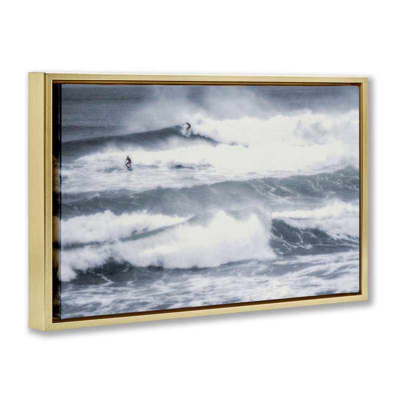 Cadre flottant Tidal Waves Clash, design par Norm Stelfox, H 17 po x l 25 po, Cadre flottant métallique doré