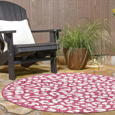 Magenta/Ivory Indoor/Outdoor Rug