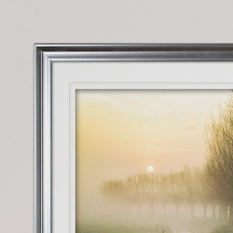 Willow's Lane - reproduction de photo, H 28 po x l 38 po x P 1,5 po, Cadre argenté