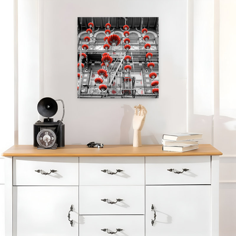 Lanternes rouges, paysage contemporain abstrait, art naturel, H 18 po x l 18 po