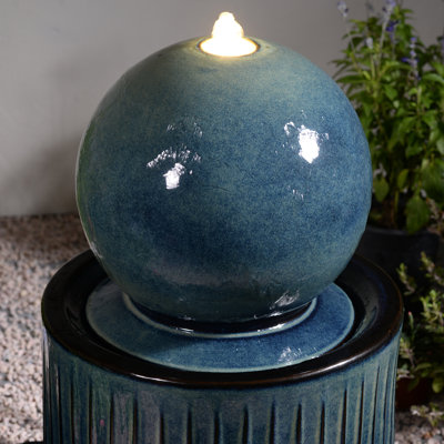 Fontaine sphérique en céramique bleue, fontaine décorative avec lumières DEL et pompe silencieuse, dispositif d'eau intérieur / extérieur pour patio, jardin, terrasse, balcon, bureau et décoration intérieure, conception d'eau en cascade relaxante
