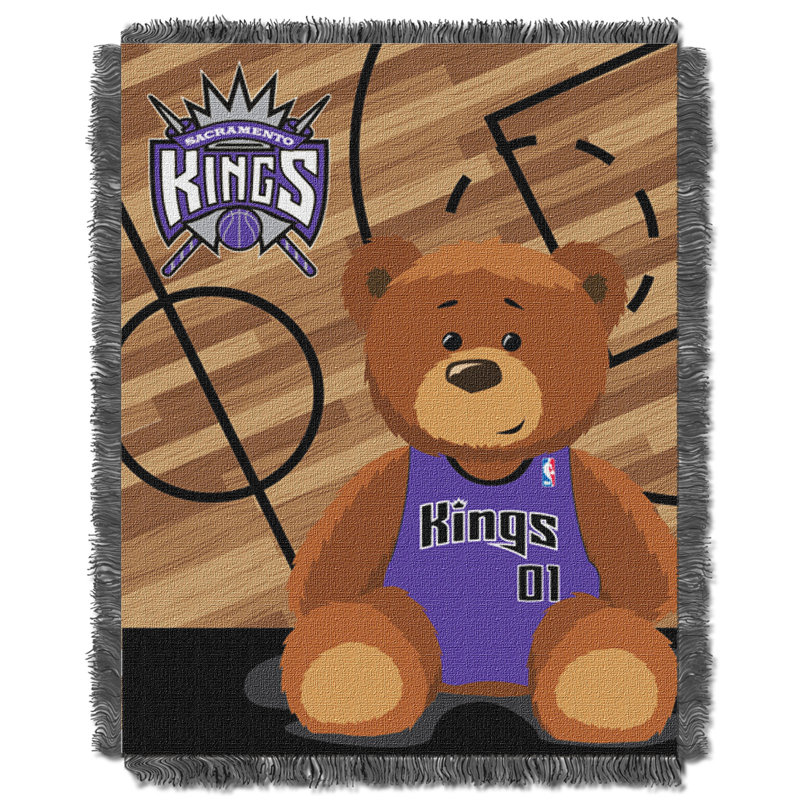 Jeté de bébé kings court NBA
