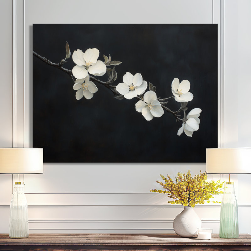 Branche de pétales au clair de lune - Impression d'art mural en métal représentant des fleurs de pommier, H 24 po x l 32 po