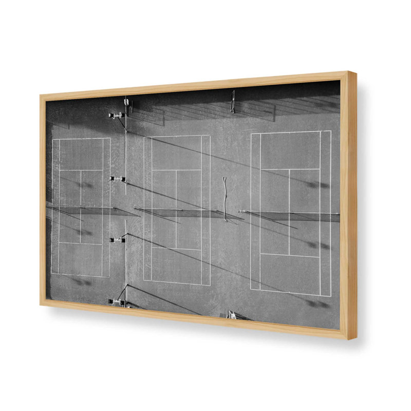 «Grey Tennis Court At Sunrise» par Garima Dhawan, reproduction d'art, H 24 po x l 32 po, Tanné