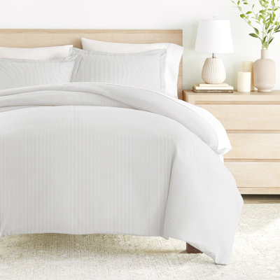 Duvet Cover Set Patterned Microfiber Ultra Soft Bedding in Pinstriped