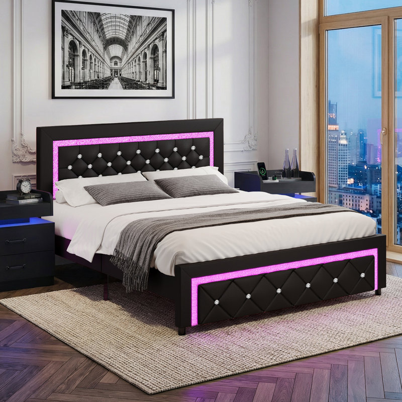 Structure de lit plateforme tapissier avec lumières DEL et ensemble de chambre à coucher avec tables de chevet à DEL assorties
