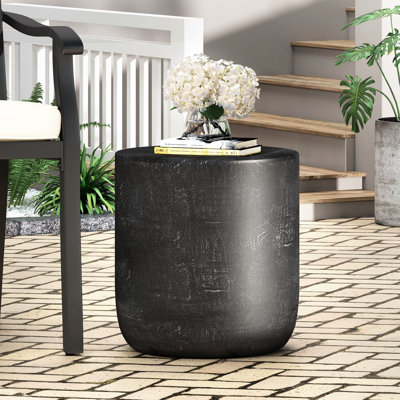 Table d'appoint légère en béton noir mat, pour la maison et l'extérieur, 15,61 po x 15,61 po x 16,01 po, facile à nettoyer