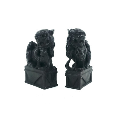 Figurines & Sculptures