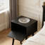 Ensemble de table de chevet Mid-Century moderne avec porte cannelée, pieds en bois massif et table d'appoint compacte
