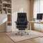 Grande et grande chaise de bureau-123864339