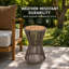 Table d'appoint d'extérieur résistante aux intempéries avec un élégant sablier long, un plateau en bois naturel durable, des accents tissés et une structure de soutien robuste