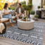 Tapis d'extérieur imperméable réversible Outsunny, 6 pi x 9 pi, de conception géométrique bleue et blanche, facile à transporter et à entretenir