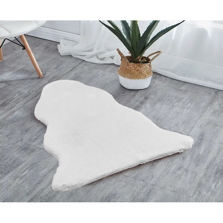 Haefele Faux Fur Indoor Rug