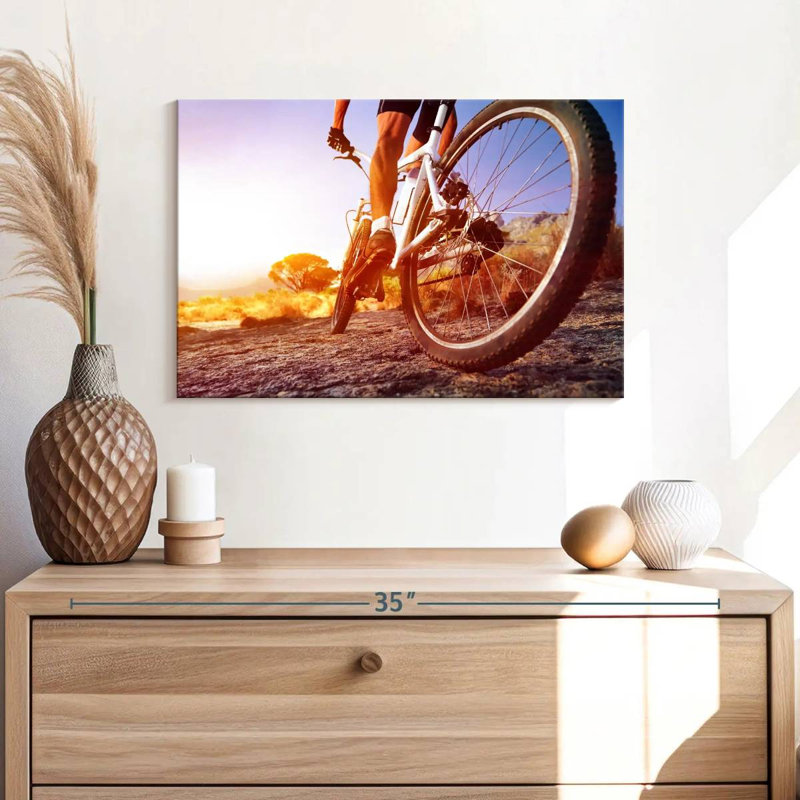Sireci à vélo au coucher du soleil, H 16 po x l 24 po