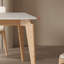 Ensemble de table et chaises de salle à manger moderne et simple-109602925