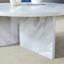 Table basse compacte et élégante en bois avec rangement intégré, parfaite pour les petits espaces et les salons modernes.-1148809483