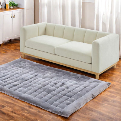 Canapé spacieux et moderne avec chenille durable, parfait pour les salons