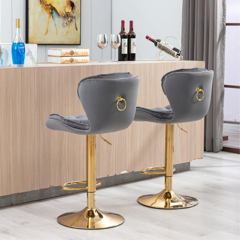 Ensemble de 2 tabourets de bar, avec repose-pieds chromé et base pivotante à hauteur réglable en velours mécanique + tabouret de bar simple à pattes dorées - gris