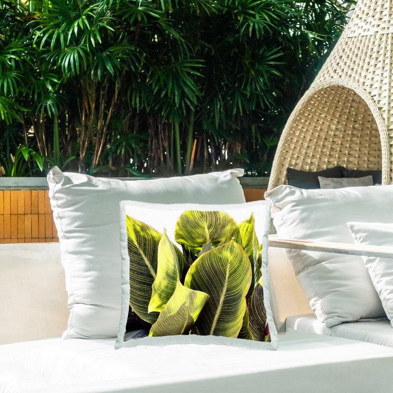 Coussin d'extérieur Lush Green Leaves par Emily Navas