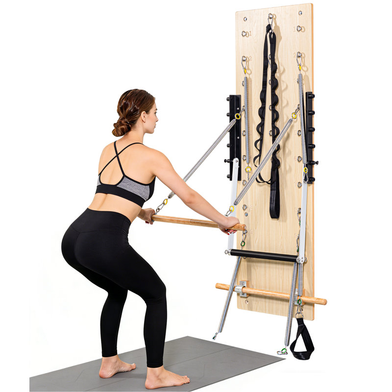 68,9 po Pilates Reformer pliable, convient aux utilisateurs intermédiaires et débutants, équipement de Pilates pour utilisation en studio de gym à domicile avec 4 ressorts de résistance réglables, jusqu'à 240 lb