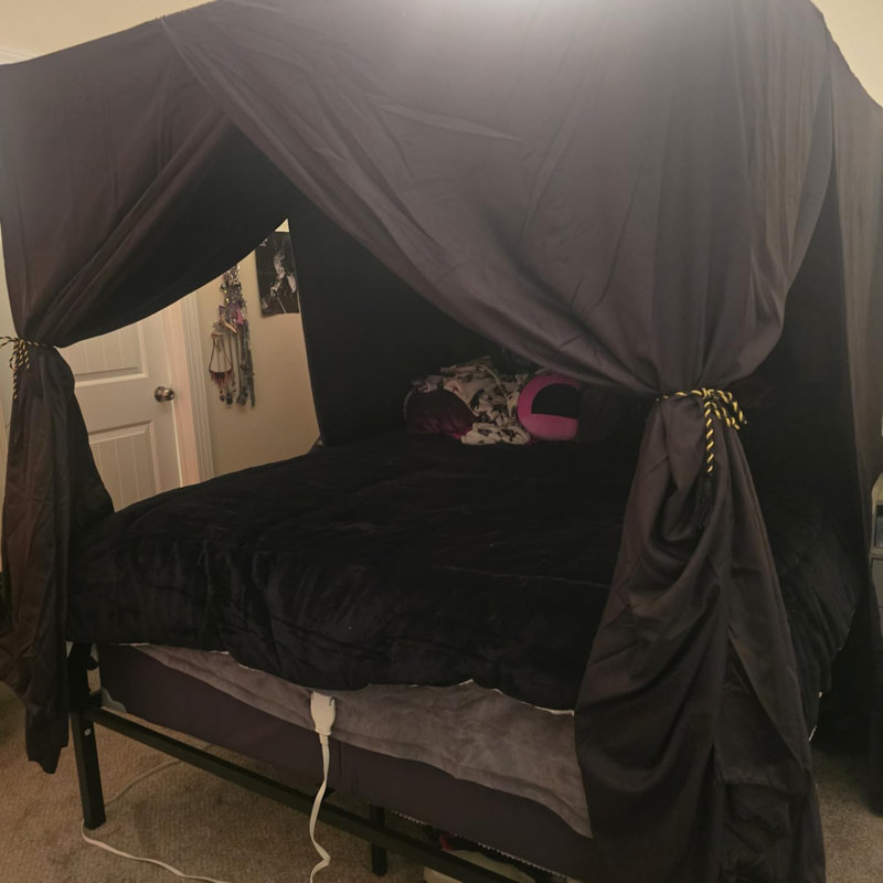 Rideau de lit à baldaquin en polyester occultant, quatre ouvertures, pour lits Queen Size, pour une ambiance intime et chaleureuse dans la chambre.