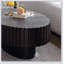 Table basse ovale avec relief fabriqué à la main et piédestal robuste, parfaite pour les salons modernes et traditionnels-1872589724