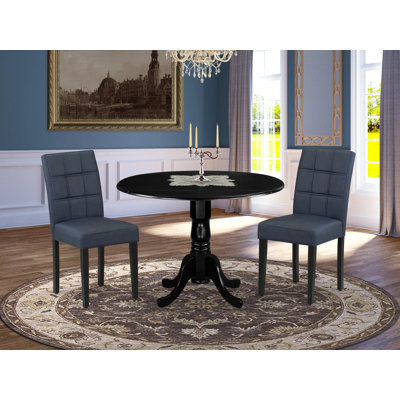 L'ensemble de table de salle à manger 3 pièces comprend une table en bois et 2 chaises de salle à manger en tissu polyester bleu marine foncé avec dossier élégant - finition noire