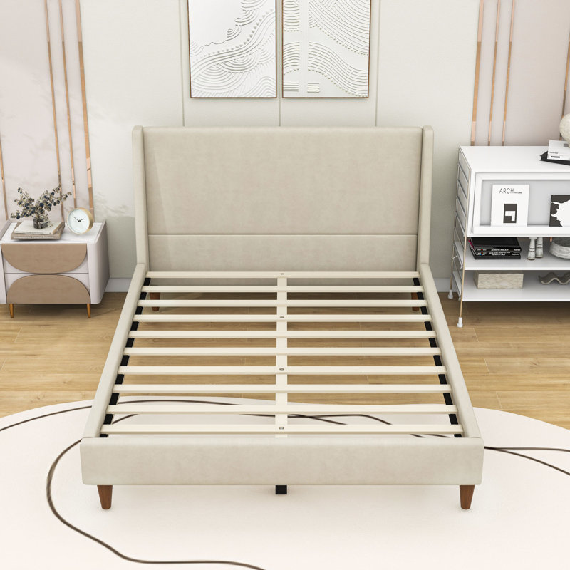 Lit plateforme tapissier en bois avec pieds en bois, Grand