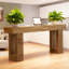 Console en bois, canapé, table d'appoint de style campagnard rustique et emplacement polyvalent pour le décor du salon-1742098022