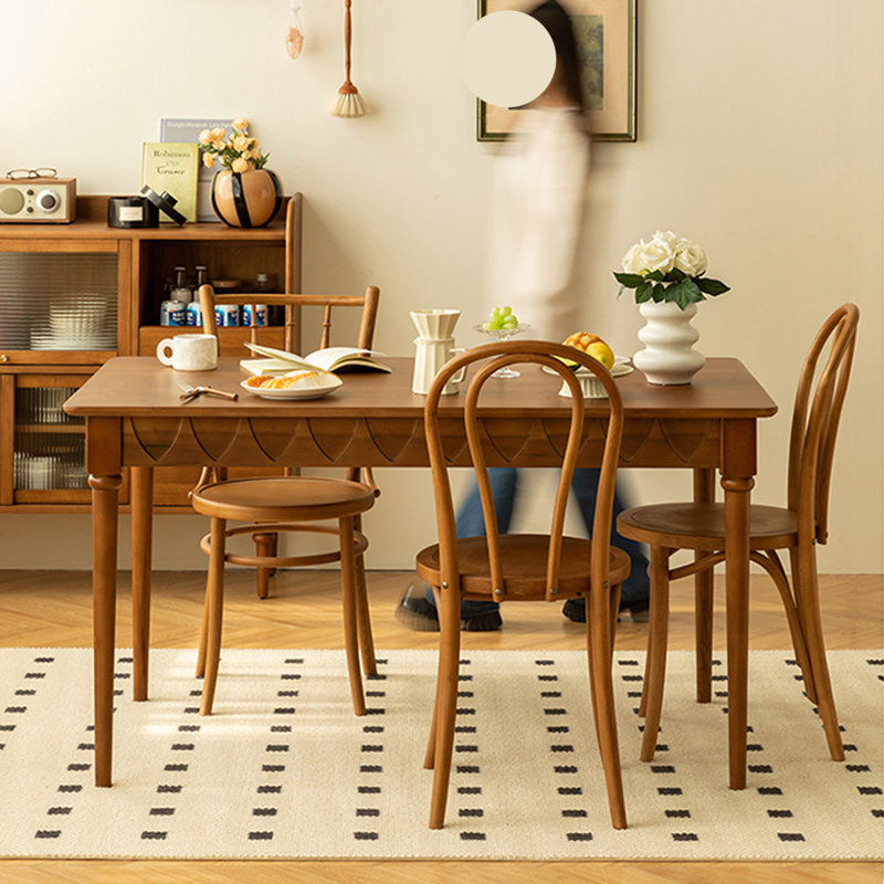 Combinaison de table et de chaise rétro minimaliste