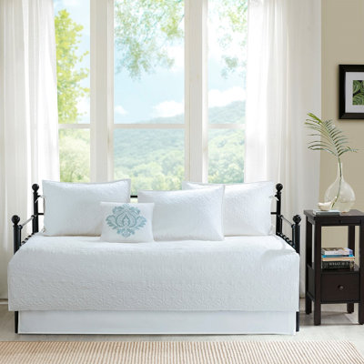 Reversible Daybed Cover In White, 6, Fits Twin Mattress, Cotton Filled Quilt, Cover, , 3 Shams, Decorative Pillow, Machine Washable Home Decor , Mattress Fit, Bed