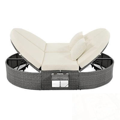 Chaise longue avec coussins et coussins