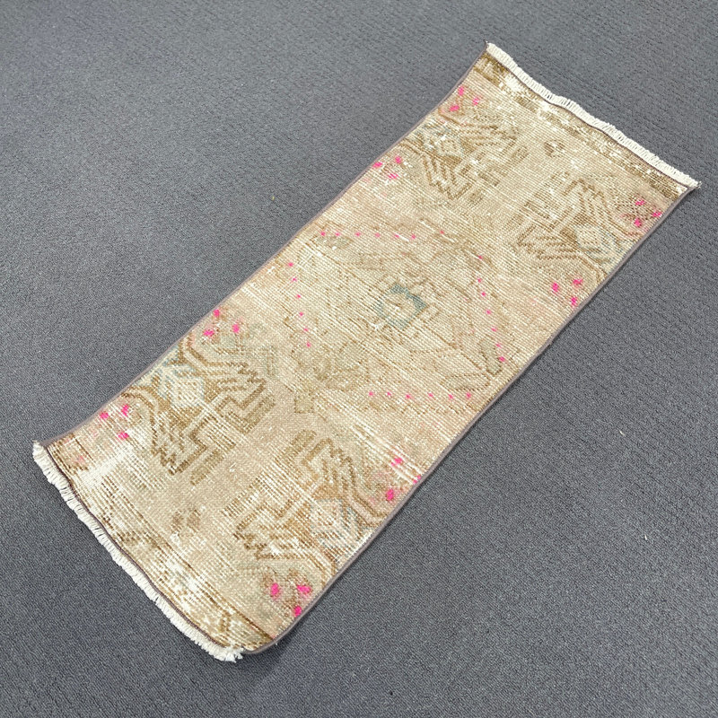Tapis beige 15 x 35 pouces