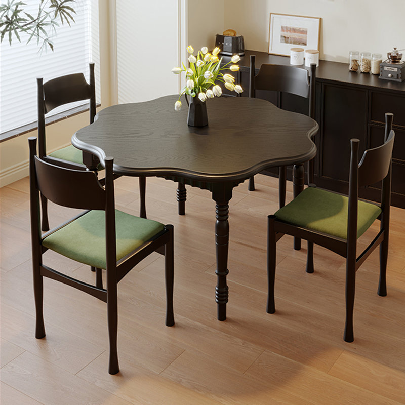 Ensemble de table à manger et de chaises de style rétro français
