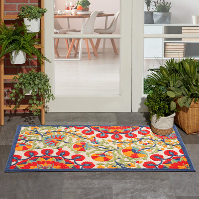 Tapis ivoire, rouge et vert < motif floral pour l'intérieur et l'extérieur Eaglin