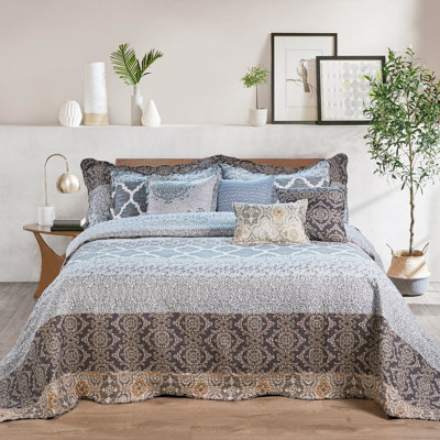 9 Piece Striped Bedspread Set