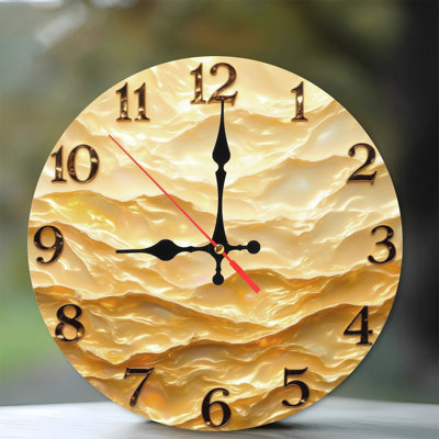 Horloge dorée texturée