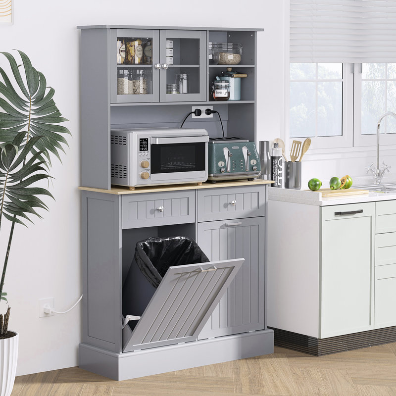 Armoire de rangement pour garde-manger de 68 po grise avec charge électrique. Portes en verre autoportantes et tablette réglable. Pour différents espaces. 2 armoires à ordures inclinables. Prises et ports intégrés à courant alternatif. Spacieux