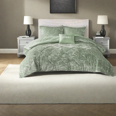 Luxurious Velvet Bedding Sets, Green Polyester Material With Hypoallergenic Comfort, Ideal For Modern Home
