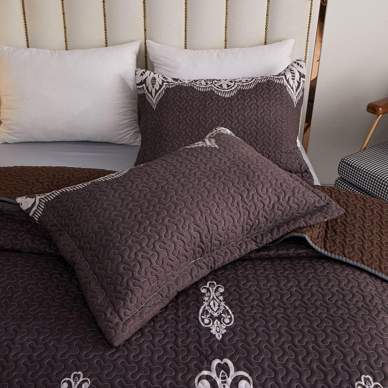 3-Piece Damask Quilt Set - Lightweight Soft Bedspread for Bedroom Decor (1 Quilt, 2 Shams), Queen Coverlet + 2 Shams