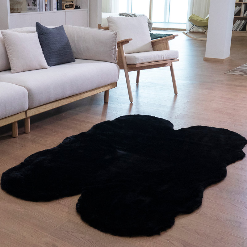 Tapis noir en fausse fourrure Adstock, Nouveauté 4 pi x 6 pi